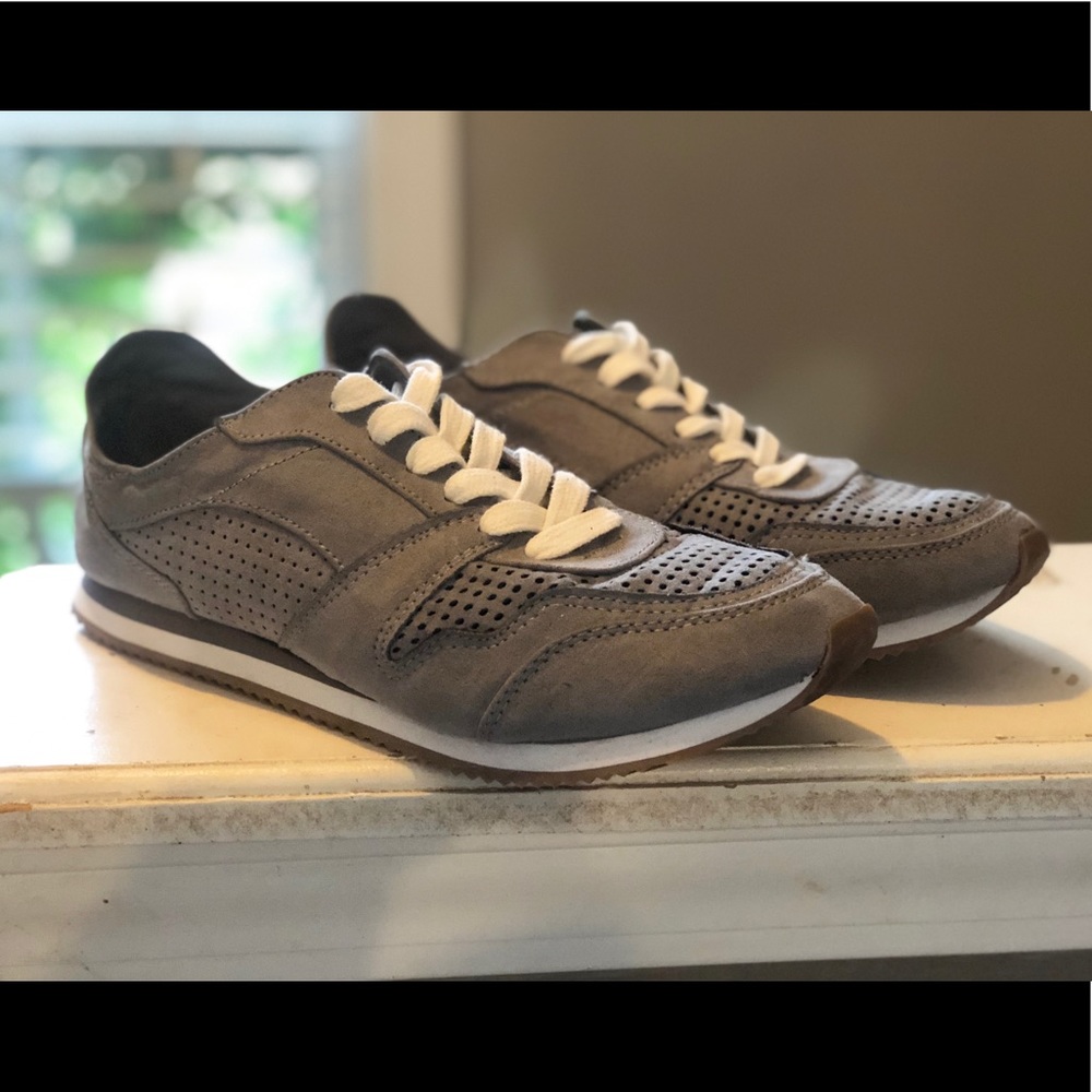 DV fashion sneakers